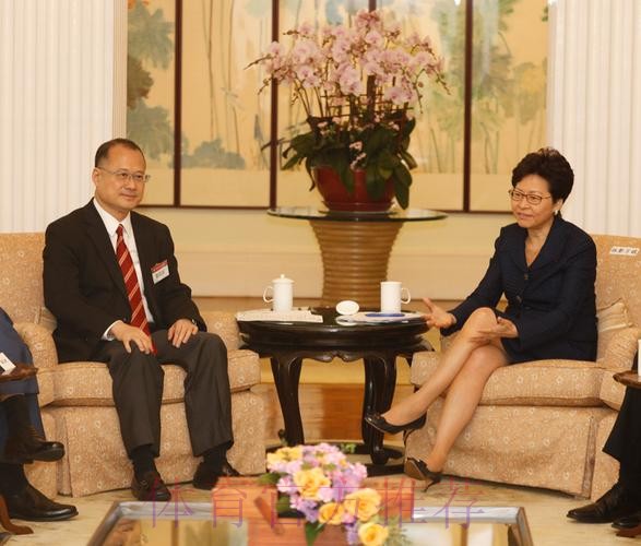 中国足球协会主席蔡振华会见华侨企业家蔡冠深 中国足球协会主席蔡振华会见华侨企业家蔡冠深